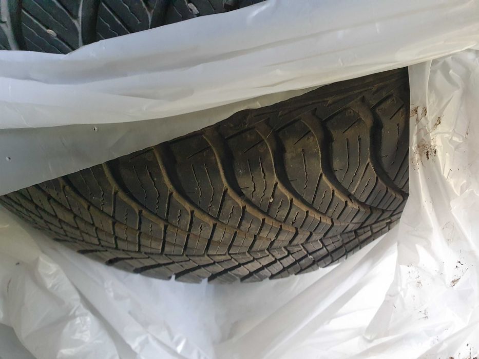 caucucuri 215/45 r17