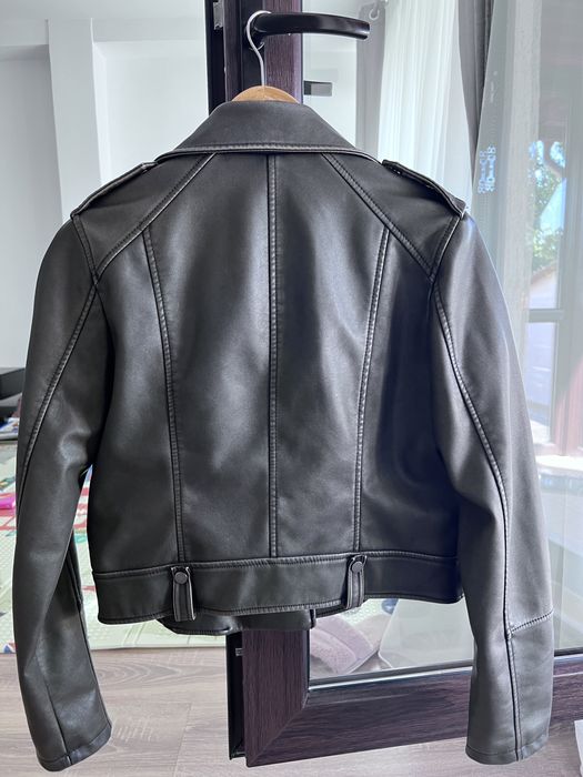 Vand geaca de piele PULL AND BEAR NOUA