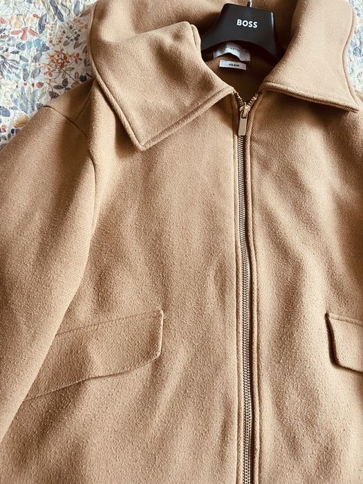 Жакет Reserved L бежов и Oversized черен елек Reserved M