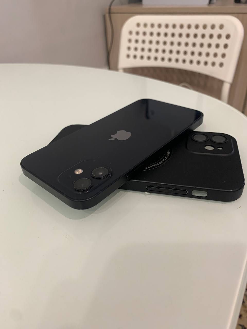 Продам iPhone 12 black