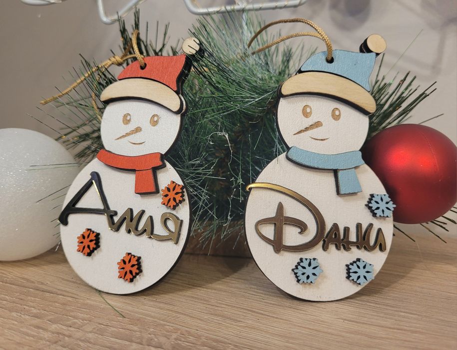 Коледни дървени персонализирани играчки – Идеален подарък и украса!