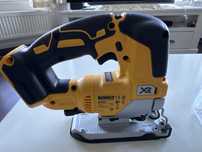 Fierăstrău pendular Dewalt DCS334