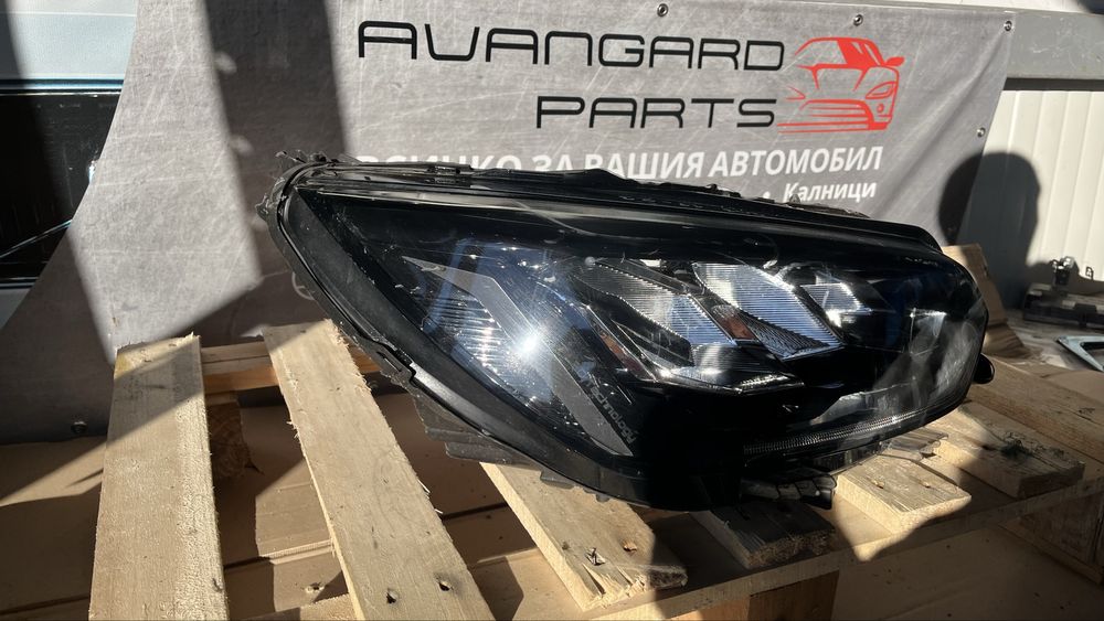 2 броя десен и 1 брой ляв фар Peugeot 208 2 2019-