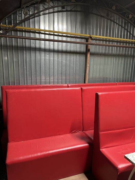 Диван на кафе.