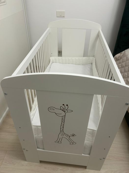 Patut copil mic aproape nou