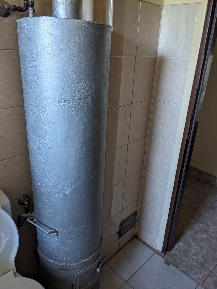Vând cazan de apă caldă pe lemne.