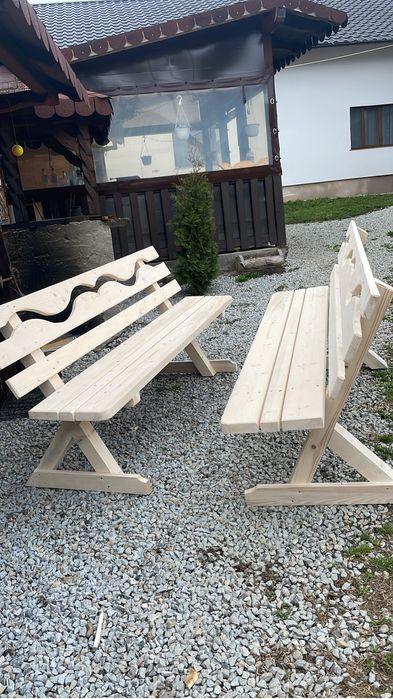 Vând set masă cu bănci