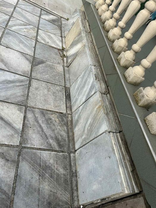 Продавам мраморни плочи 0.45/0.45