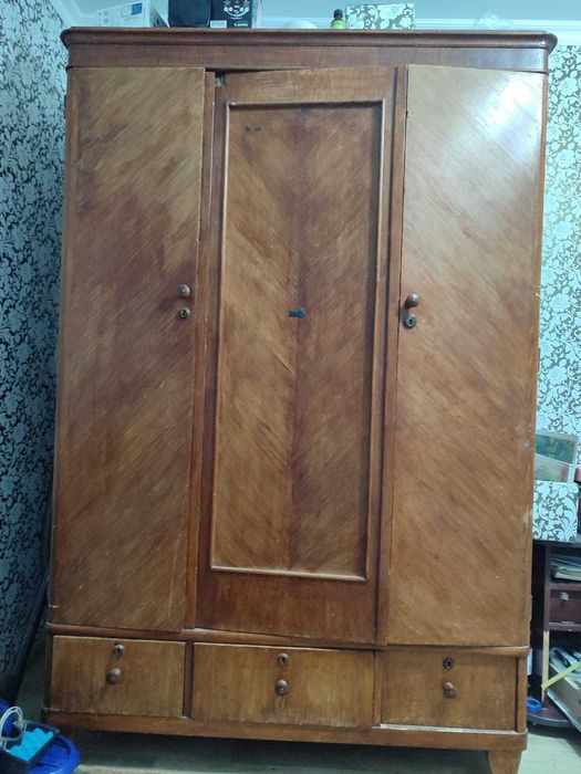 шкаф трехстворчатый старинный
