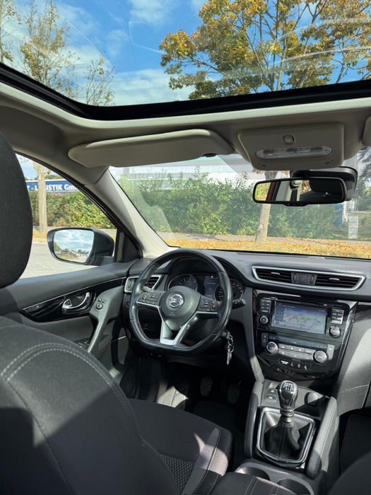 Nisan Qashqai N-Connecta 2017-130000 km Panoramic