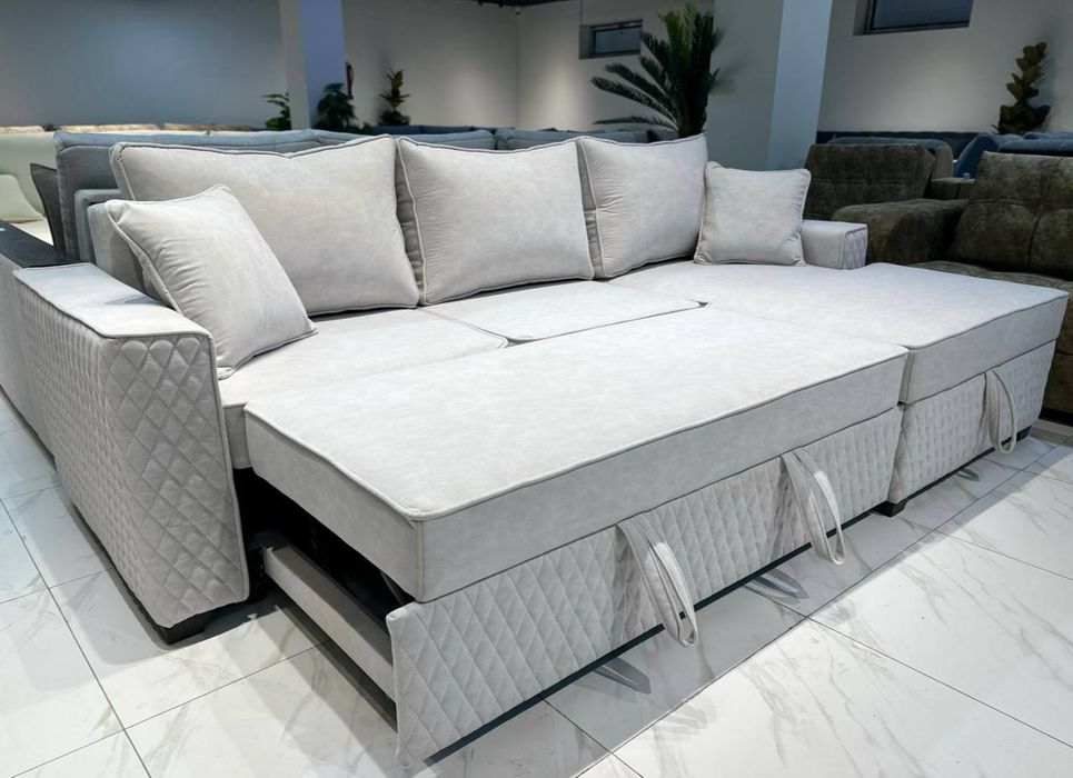 Угловой диван в стиле Хай-тек