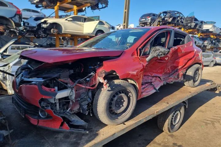 usa portiera  dreapta fata spate  aripa fuzeta etrier planetara Renault Clio 4 motor 1.5dci 75cp  K9K 612 dezmembrez