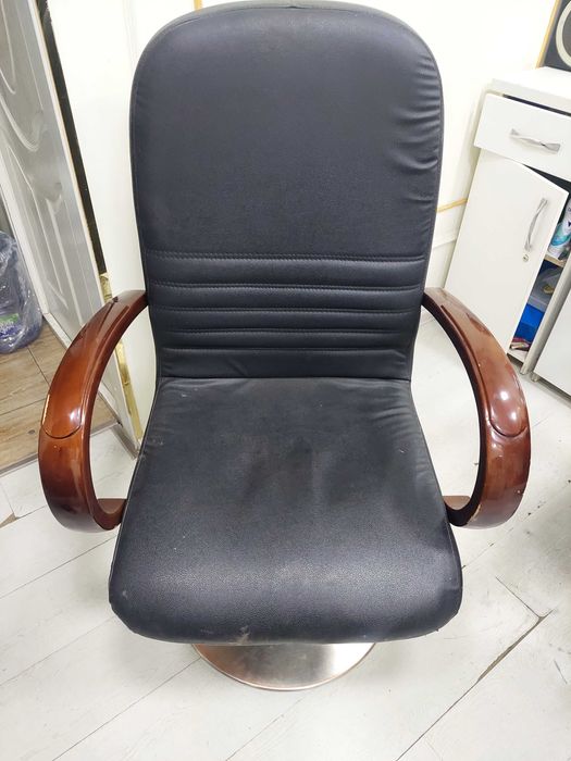 Продаётся педикюрное кресло б/у