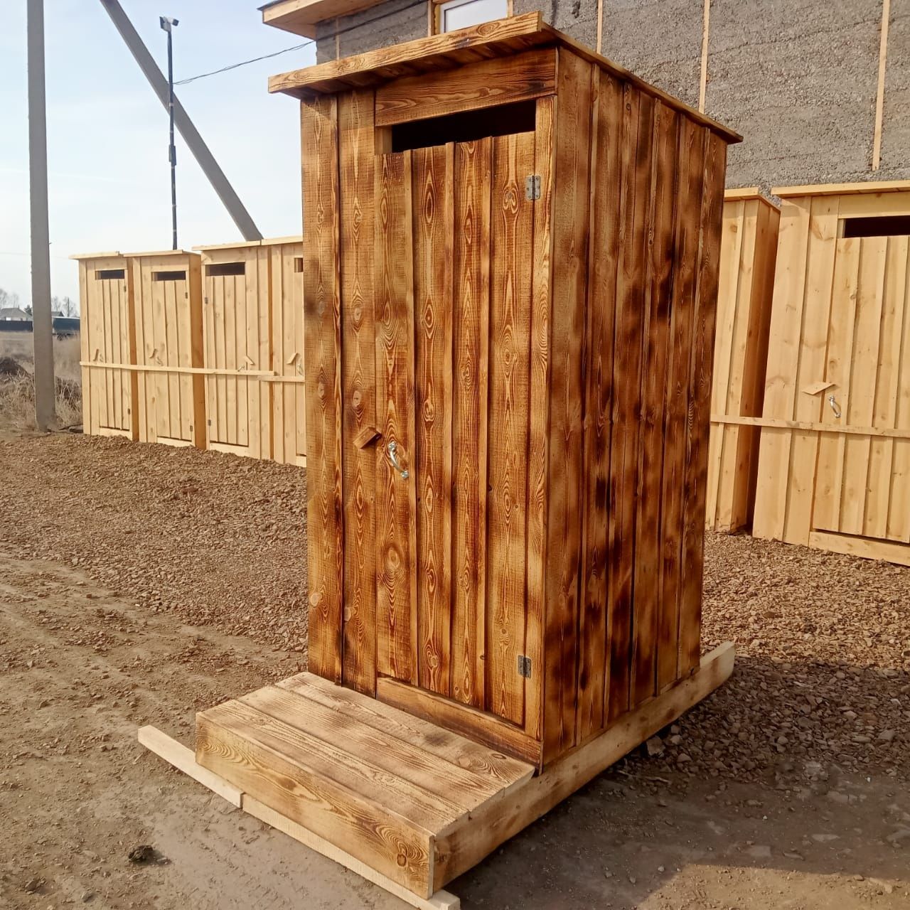 Туалетные кабинки деревянные