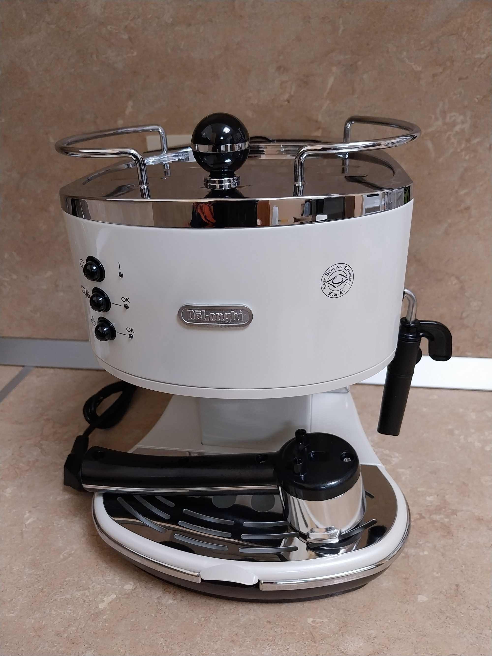 Нова кафема-шина DeLonghi