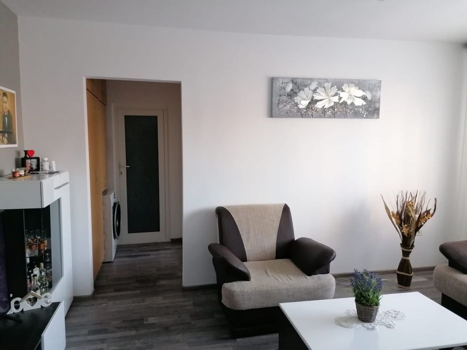 Vând apartament cu 2 camere, zona UTA