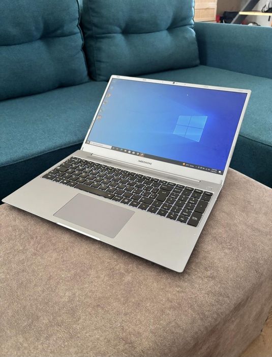 Laptop Medion Ayoka E16401