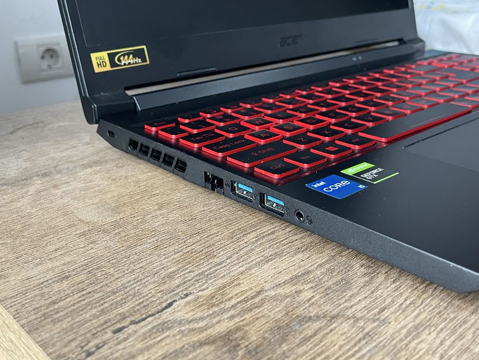 Vand Laptop Nitro 5 + cooler