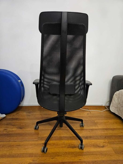 Scaun birou (IKEA, JÄRVFJÄLLET) rotativ cu brațe, Glose negru