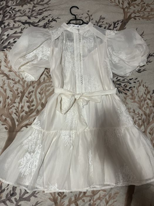 Елегантна рокля , подходяща до М размер