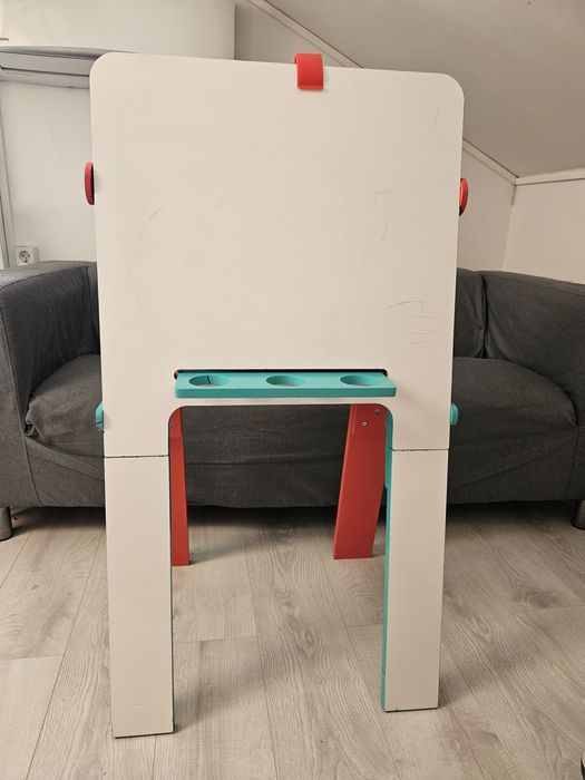 Tablă de scris cu două fețe, pentru cretă și marker, din lemn.