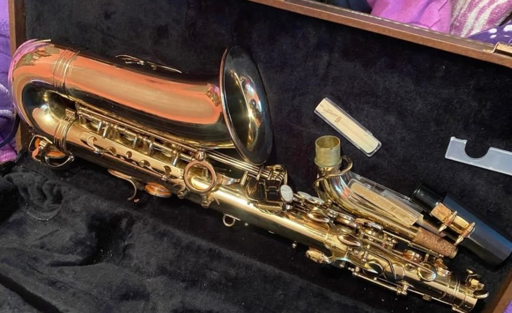 Vând urgent saxofon