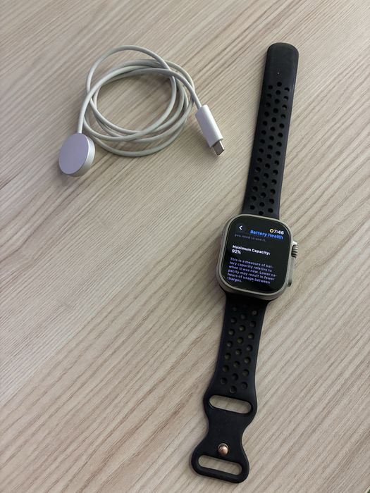 Apple watch Ultra в перфектно състояние с 3 верижки и 2 протектора