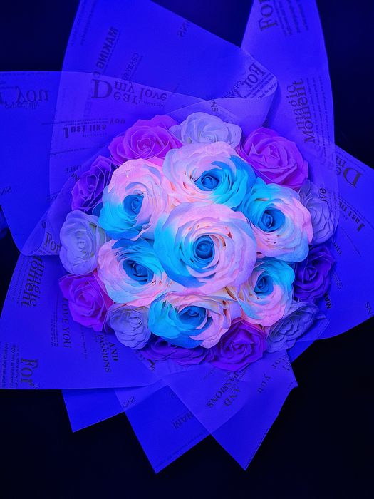 Buchet de trandafiri de sapun flori FOSFORESCENTE