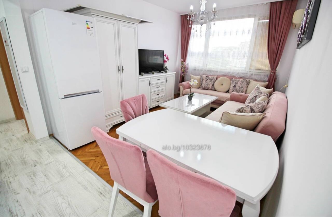 Дава се под наем Двустаен апартамент в Бургас, Зорница - 60 кв.м за 765 € - Снимка #2