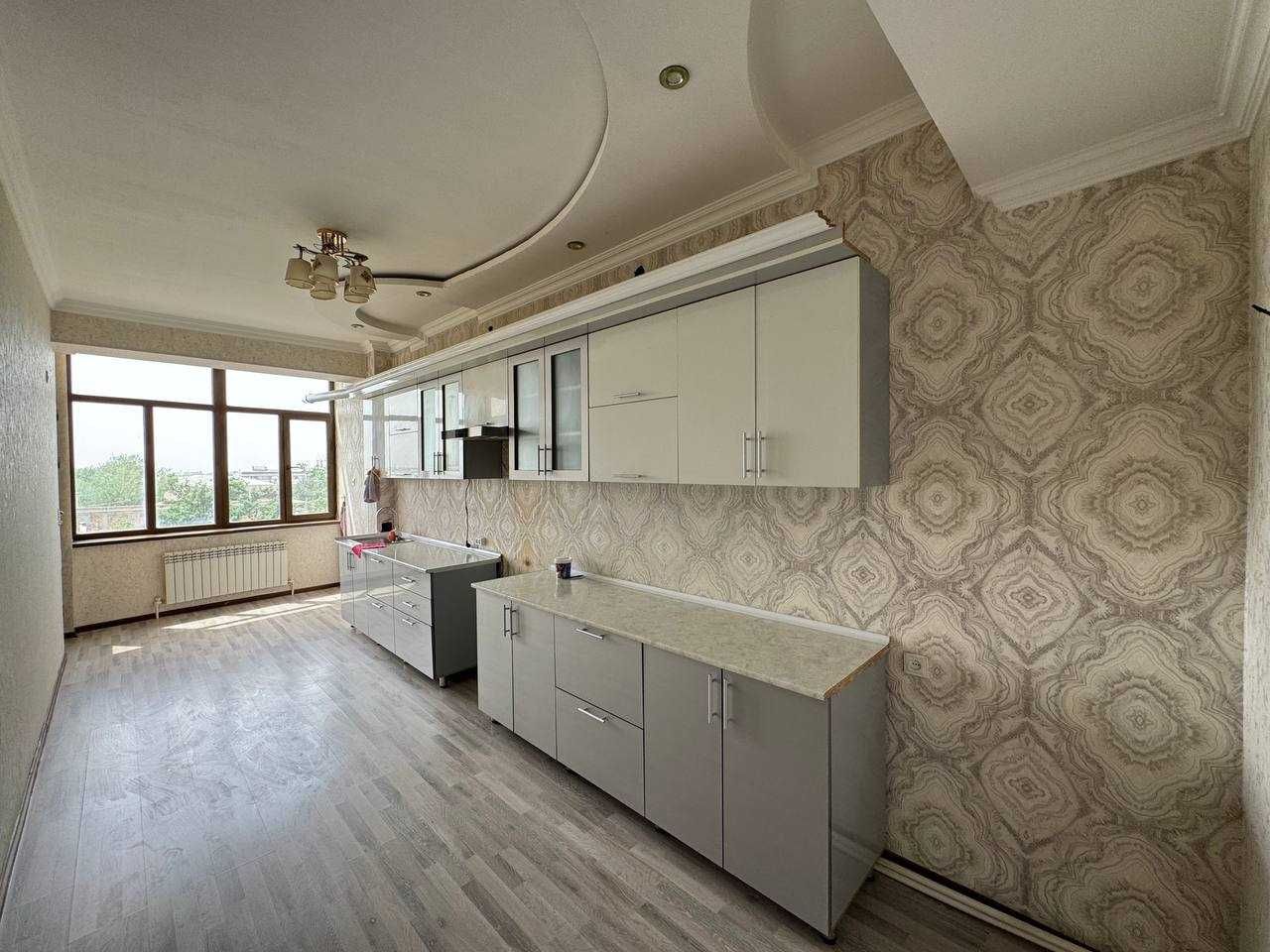 3х комнатная квартира на 4 этаже 125кв/м, в Самарканде