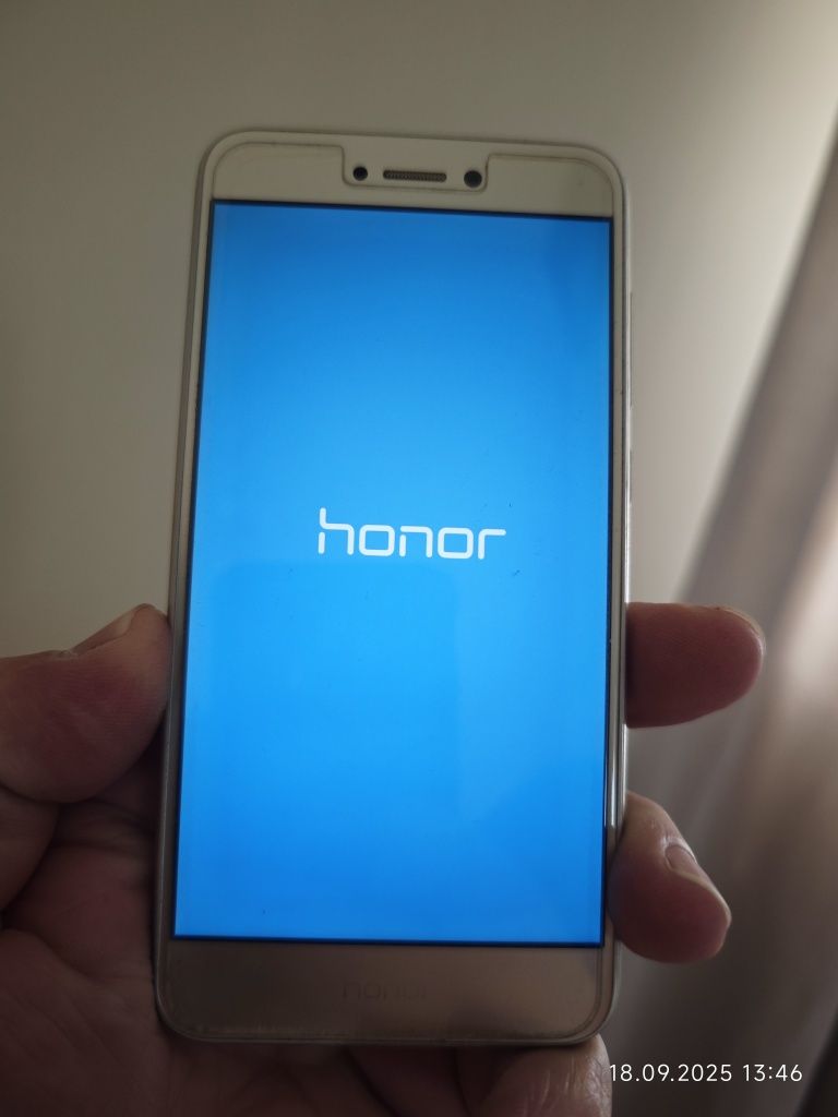 Honor 8 lite много запазен
