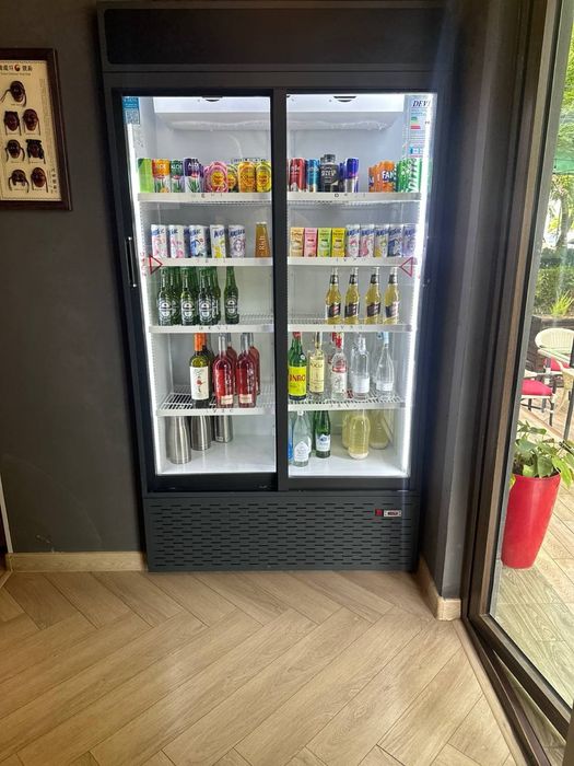 Акция !!! Продаются витриные холодильники .