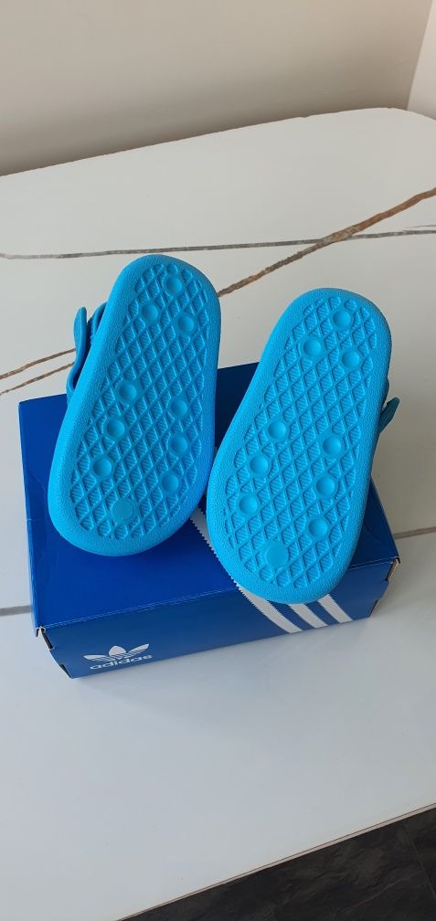 Нови детски сандали adidas