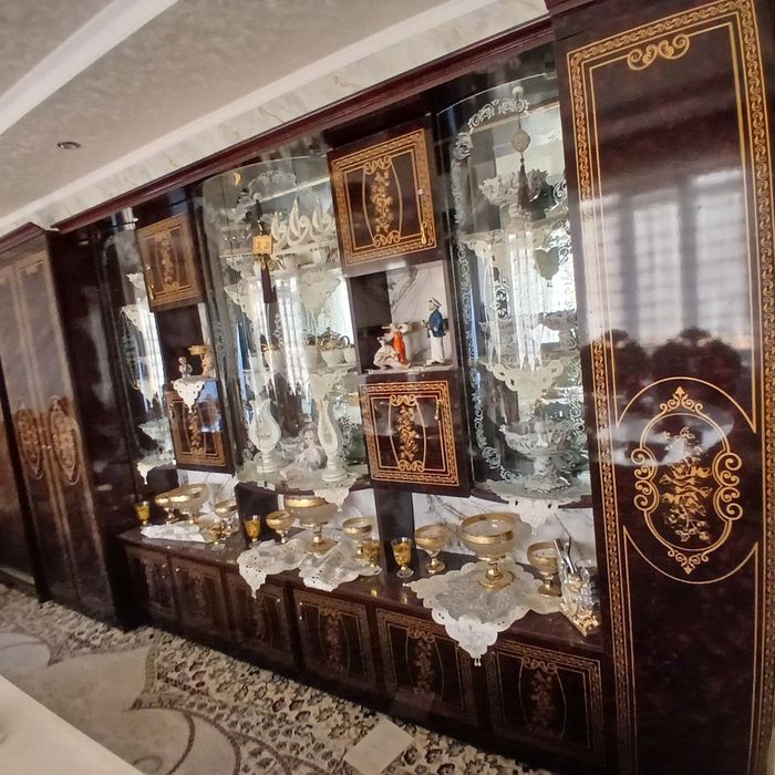 Mebil sptiladi xolati yaxshi 4 metir shkaflari alohida olinadi