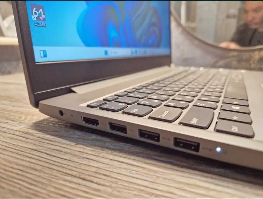 Ноутбук Lenovo Corei3 модель idiapad3 15IGL05\состояние отличное