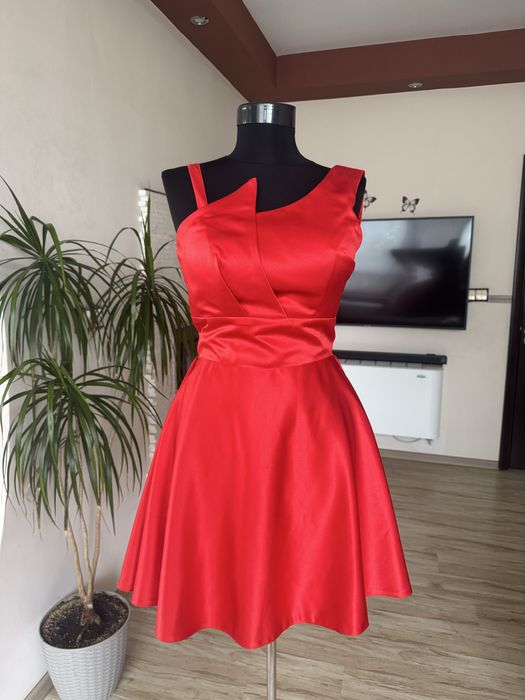 Къса червена бална рокля- обличана веднъж!