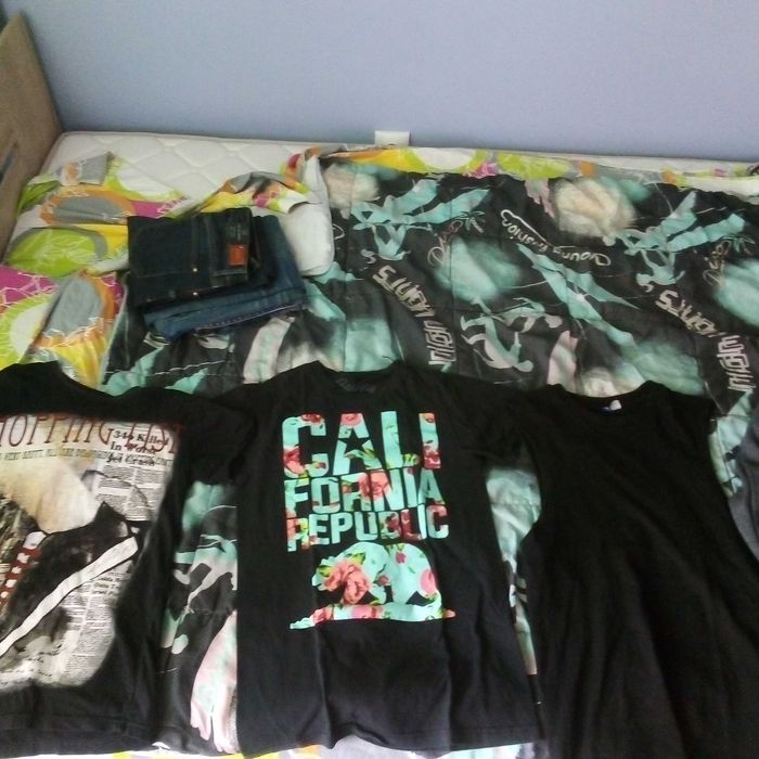 потници, тениски, дънки