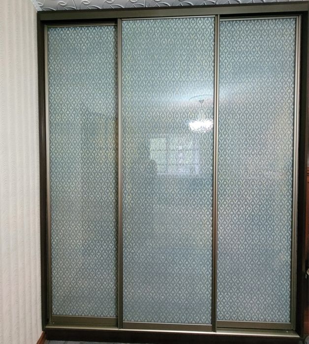 Продаётся шкаф-купе, (корпус, профиль,стекло немецкого произ-ля