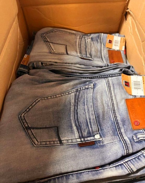 Blugi Jeans Timezone. 18.000 Bucăț
