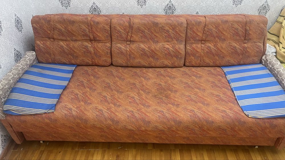 Срочно продаётся раскладной диван-кровать.ТОРГ УМЕСТЕН!