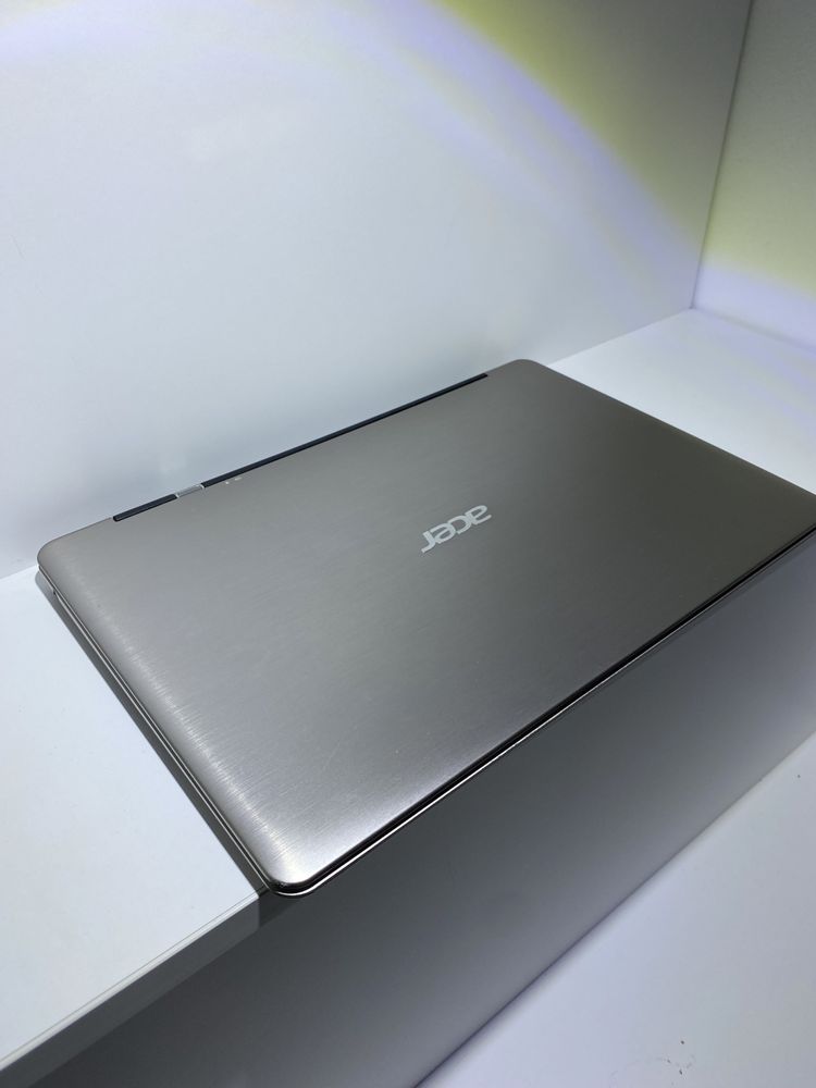 Laptop Acer  I3 Intel subtire ideal pentru servici/ Facebook etc