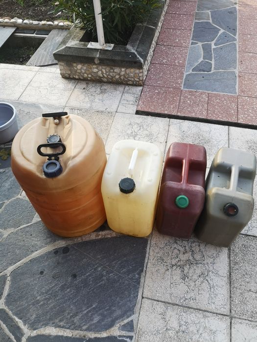 Пластмасови туби 4бр.цена за всичките.