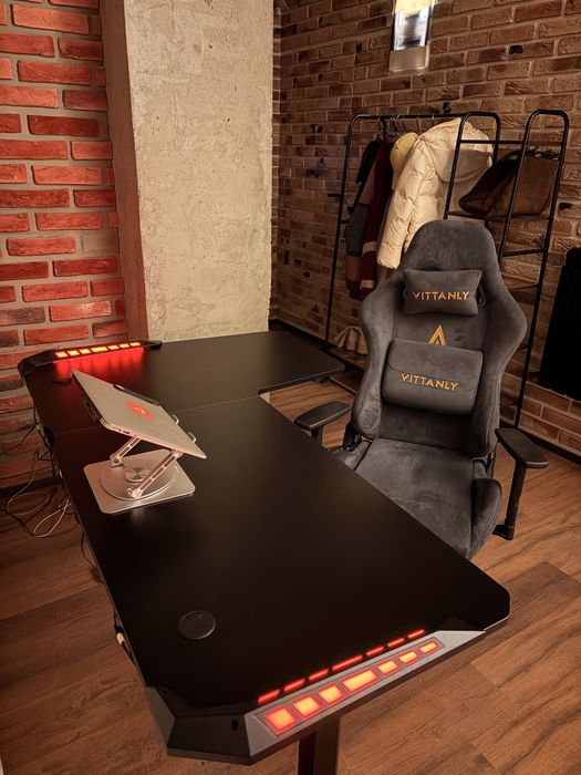 Birou si scaun egonomice de gaming. calitative