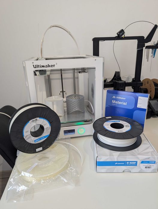 Imprimantă 3D Ultimaker 3, stare excelentă, accesorii, 3 filamente