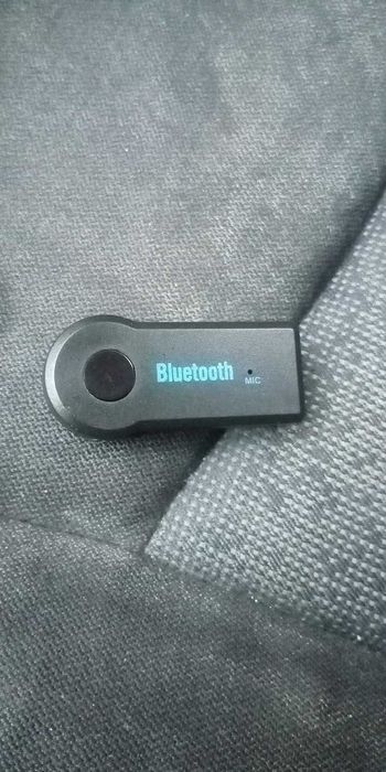 Vând dispozitiv bluetooh hands-free MP3 pentru nasini