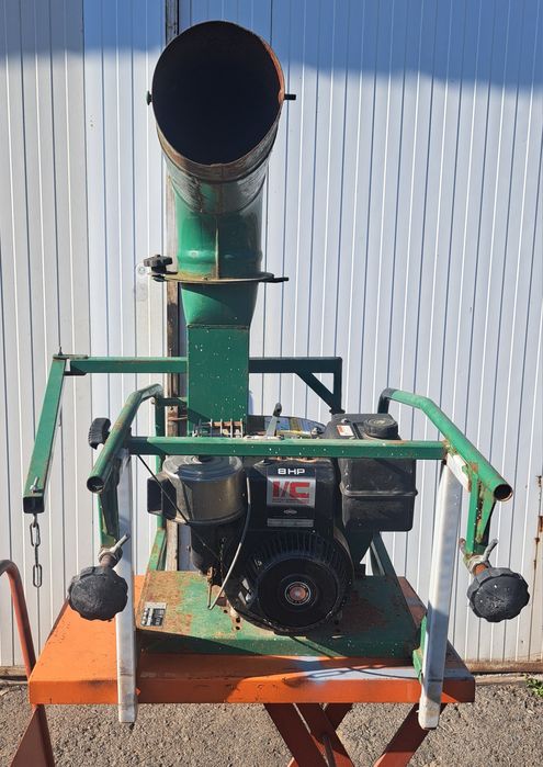 Aspirator industrial pt frunze atașat