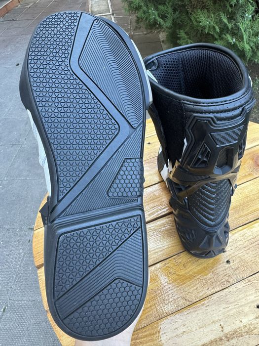 Ботуши за мотор 40