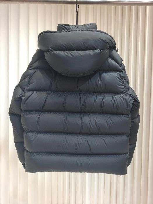 Куртка новая монклер