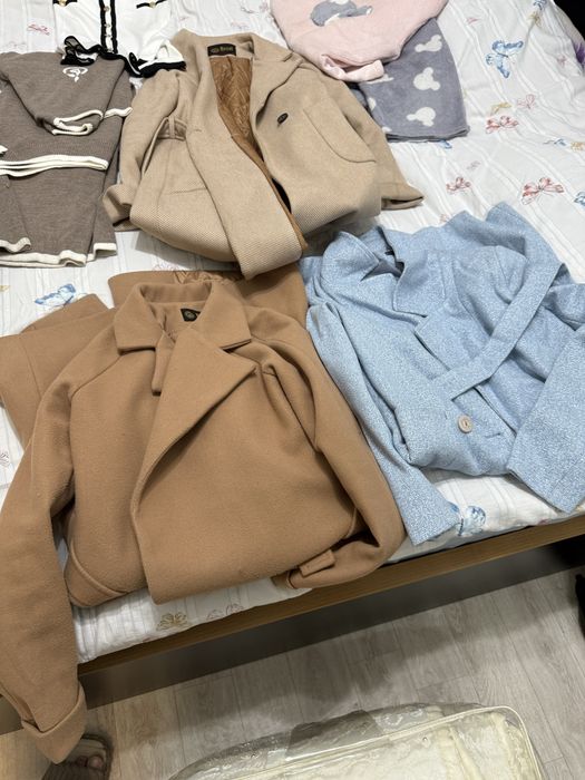 Одежды пальто ,куртки и костюмы