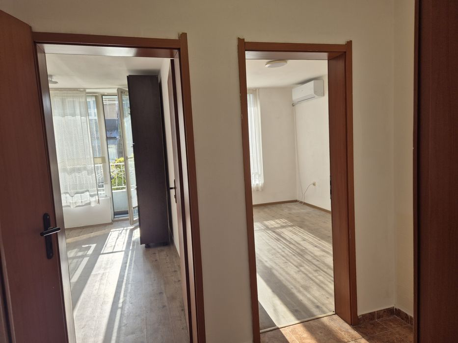 Под наем двустаен необзаведен апартамент централен район